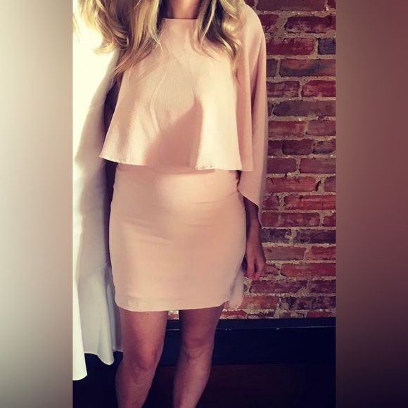 Best is yet to come Backless cape mini bodycon Lulu’s dress peach dress small - Picture 4 of 6